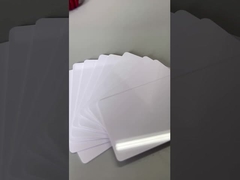 Efeito de cartão laminado por placa brilhante