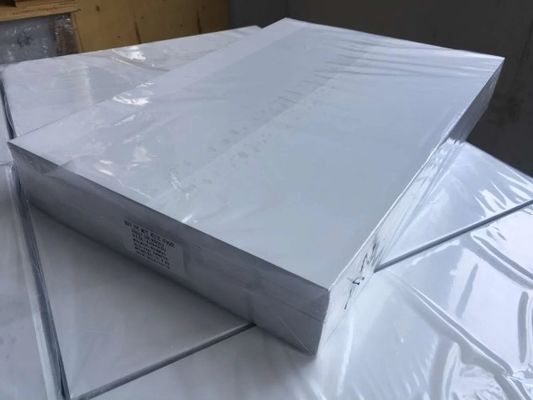 Folha de plástico de PVC reciclável de cor branca de 0,3 mm ecológica para produção de cartões Smat