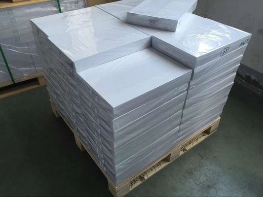 Folha de plástico de PVC reciclável de cor branca de 0,3 mm ecológica para produção de cartões Smat