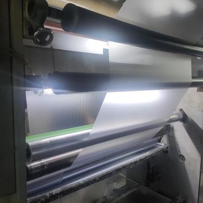 Faixa de espessura 0,12-0,76 mm Impressão offset de folha de núcleo de PVC em plástico para toda a série de produção de impressoras offset