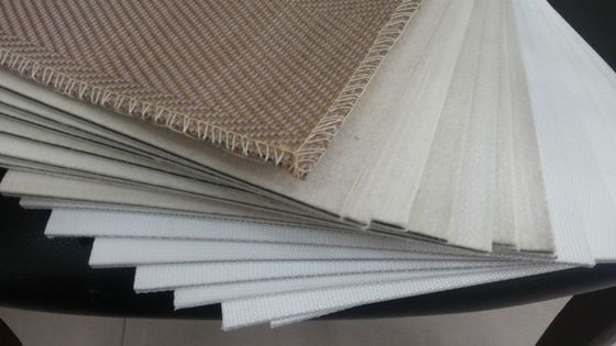 Laminado de cartão de PVC com camadas de feltro de lã e borracha de silício preto