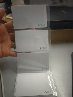 Folha laminada de policarbonato à prova de umidade sem revestimento de cola em ambos os lados para a superfície