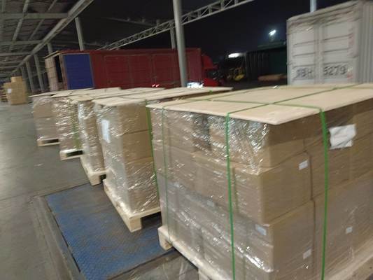 Folha não laminada durável com resistência ao calor de 130°C a 160°C para impressão a laser e jato de tinta em cores brancas e transparentes e tamanhos A4, A3, A3+