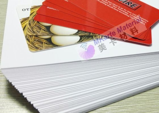 Branco escolha Digitas tomadas partido que imprimem o desempenho superior da resistência do envelhecimento das folhas do PVC