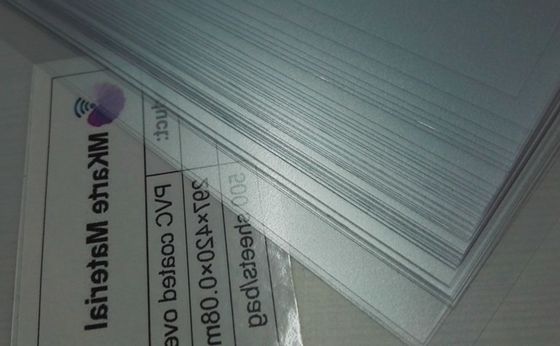 Tamanho feito sob encomenda alto do material plástico do PVC da adesão para a produção do cartão do PVC