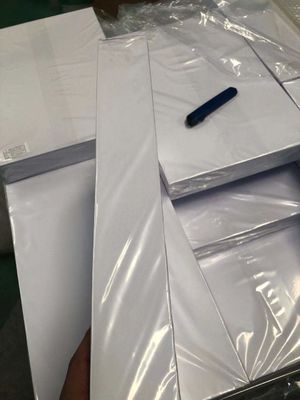 Folha plástica imprimível deslocada 0.32mm do núcleo para a produção do cartão