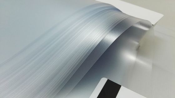 Filme coberto revestido plástico material de envelhecimento superior do cartão do Pvc para a produção de Smart Card