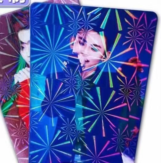 Material de cartão brilhante filme holográfico revestido em PVC de 0,06 mm para produção de cartões de design especial