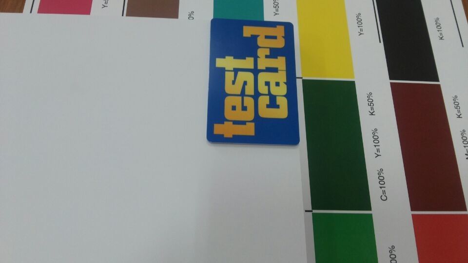 Imagens altas Konica Digital da definição que imprime folhas do Pvc para a produção do cartão do Pvc